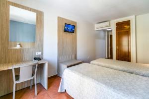 Łóżko lub łóżka w pokoju w obiekcie Hotel Galicia