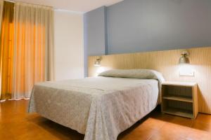 Łóżko lub łóżka w pokoju w obiekcie Hotel Galicia