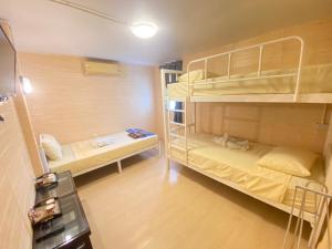 a room with two bunk beds in a room at Steve Lady Hostel in Bangkok