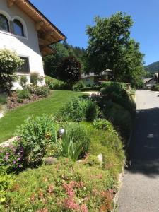 A garden outside Appartement Höll