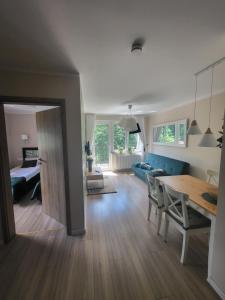 Kuchyňa alebo kuchynka v ubytovaní Apartamenty Willove Wzgórze