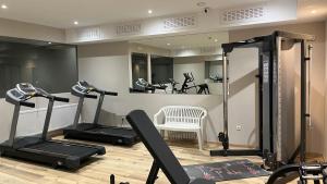 Fitness centrum a/nebo fitness zařízení v ubytování B&B Garni Hotel Saxl