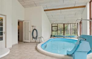 Bazén v ubytování Gorgeous Home In Asaa With Indoor Swimming Pool nebo v jeho okolí