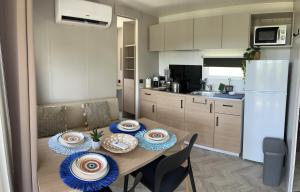 Kuchyň nebo kuchyňský kout v ubytování Glamping Tuscany - Podere Cortesi