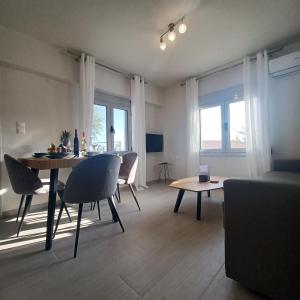 TV a/nebo společenská místnost v ubytování Ionian Avra Apartment