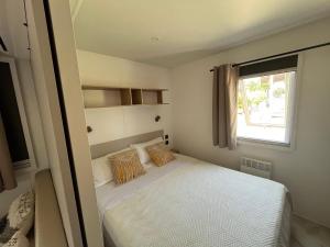 Postel nebo postele na pokoji v ubytování Glamping Tuscany - Podere Cortesi