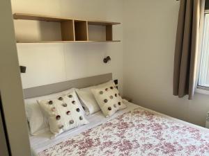 Postel nebo postele na pokoji v ubytování Glamping Tuscany - Podere Cortesi