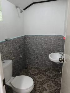 Vonios kambarys apgyvendinimo įstaigoje Bundal Riverside Room #3