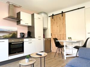 Kuchyň nebo kuchyňský kout v ubytování Prachtige Vakantiewoning dichtbij bos en strand OK22