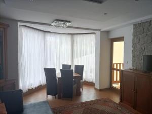 Telewizja i/lub zestaw kina domowego w obiekcie Willa Magnat