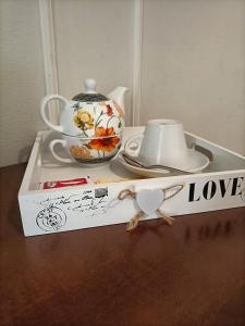 a table with a love card and a tea pot at Al Teatro in Verona