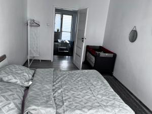 Łóżko lub łóżka w pokoju w obiekcie Apartament 33
