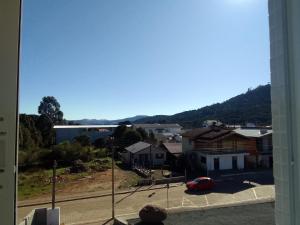 uma vista de uma cidade a partir de um edifício em Pousada Rastro da Serra em Bom Jardim da Serra