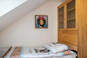 Rúm í herbergi á Im Rodeck Nest