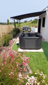 a backyard with a hot tub in the grass at Villa Ginkgo-955 avec SPA privatif in Albi