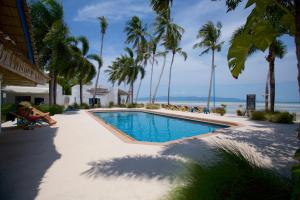 Bazén v ubytování Lime N Soda Beachfront Resort nebo v jeho okolí