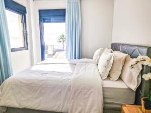 Postel nebo postele na pokoji v ubytování Luxury 2 bedrooms apt with seaview Blue Suite 4104 + 23 fotografií