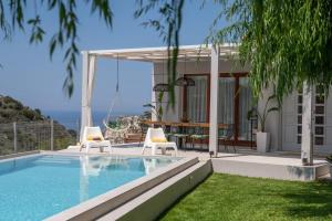 Gallery image of Elegant new villa,with pool,BBQ, ping pong table & gym facilities, just 2km from the town! in Rethymno Town