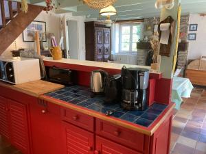 Dapur atau dapur kecil di Maison spacieuse à 900m de la plage avec grand jardin et annexe, idéale pour familles nombreuses - FR-1-418-22