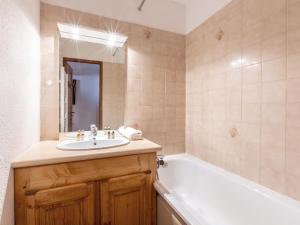 a bathroom with a tub and a sink and a bath tub at Appartement confortable avec garage et wifi dans secteur calme à Val-d'Isère - FR-1-694-154 in Val dʼIsère +9 photos