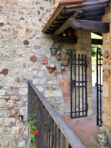 a stone building with a gate and a stone wall at La Villa del Borgo in Massa Marittima