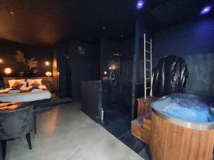 a large bathroom with a tub and a bed at La Shelby avec terrasse privée in Bordeaux