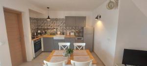 Kuchyň nebo kuchyňský kout v ubytování Apartments TERRAeSAL