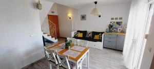 Kuchyň nebo kuchyňský kout v ubytování Apartments TERRAeSAL