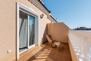 Balkón nebo terasa v ubytování Bungalow La Zenia cerca de la playa + 33 fotografií