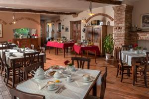 a restaurant with tables and chairs in a room at Agriturismo Cascina Monchiero in Bra