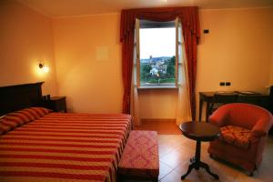 Postel nebo postele na pokoji v ubytování Hotel Barolo + 16 fotografií