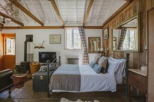 Outbuildings Dorset客房内的一张或多张床位