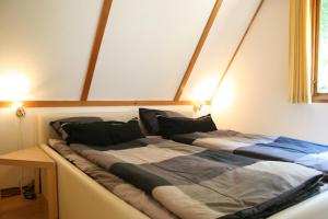 Postel nebo postele na pokoji v ubytování Haus 114 - Nurdachhaus -
