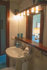 a bathroom with a sink and a mirror at DomoMea - CàFè in Geremèas