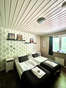 Postel nebo postele na pokoji v ubytování STF Korrö Gårdshotell - B&B