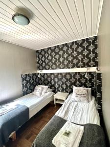 Postel nebo postele na pokoji v ubytování STF Korrö Gårdshotell - B&B