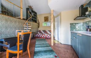 een keuken met een trap en een tafel en stoelen bij Cozy Home In Karlskrona With House A Panoramic View in Karlskrona