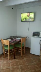 En tv och/eller ett underhållningssystem på Apartment Bartulasi
