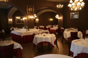 מסעדה או מקום אחר לאכול בו ב-Hotel Pyrénées