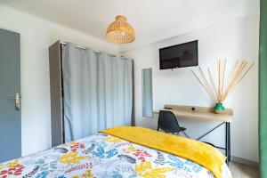 Posteľ alebo postele v izbe v ubytovaní Delectable 3 bedroom with balconies near the city center - Dodo et Tartine