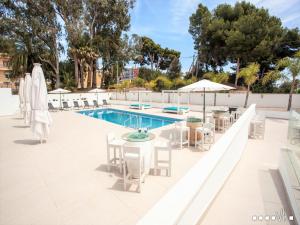 Bazén v ubytování VH Costa Blanca - APARTAMENTO MARTA BEACH 2 nebo v jeho okolí