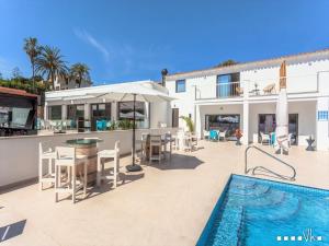 Bazén v ubytování VH Costa Blanca - APARTAMENTO MARTA BEACH 2 nebo v jeho okolí