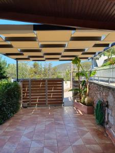 A balcony or terrace at Avlaki Getaway Villa