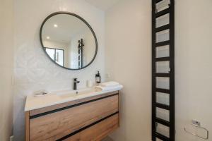 Ảnh trong thư viện ảnh của Villa Cordouan avec piscine en bord de mer ở Royan +17 ảnh