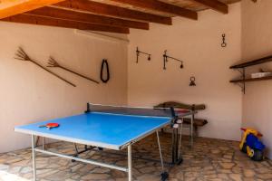 Stolní tenis v ubytování La Sort den Jaume nebo okolí