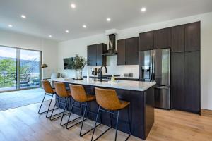 Η κουζίνα ή μικρή κουζίνα στο Sherman Retreat townhouse