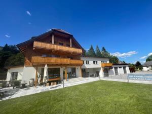 a building with a lawn in front of it at Kaminzimmer Suite in Mauterndorf