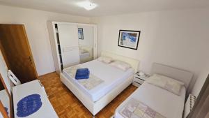 Ein Bett oder Betten in einem Zimmer der Unterkunft Apartment house Berry