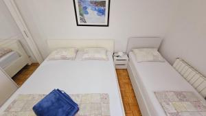 Ein Bett oder Betten in einem Zimmer der Unterkunft Apartment house Berry