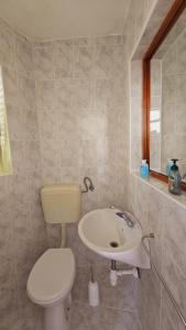 Ein Badezimmer in der Unterkunft Apartment house Berry